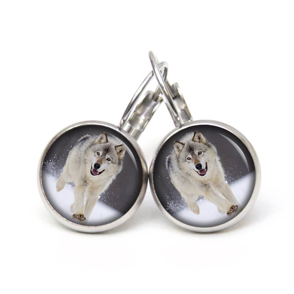 Ohrstecker, Ohrhänger, Clipse & Druckknopf – Motiv Wolf im Schnee – Schmuck aus Edelstahl Ohrstecker, Ohrhänger, Clipse & Druckknopf – Motiv Wolf im Schnee – Schmuck aus Edelstahl