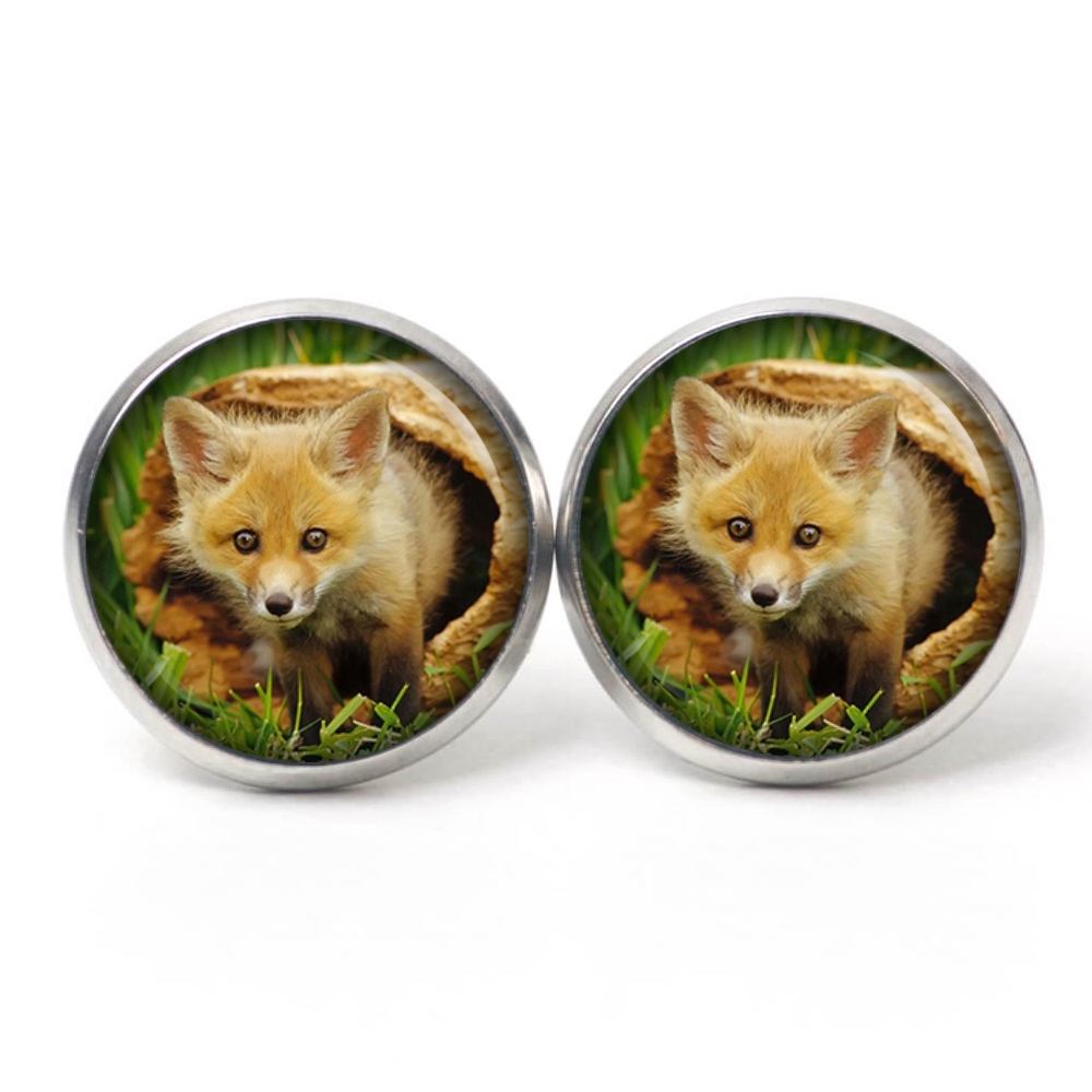 Ohrstecker, Ohrhänger, Clipse & Druckknopf – Motiv Fuchs Baby im Wald – Schmuck aus Edelstahl Ohrstecker, Ohrhänger, Clipse & Druckknopf – Motiv Fuchs Baby im Wald – Schmuck aus Edelstahl
