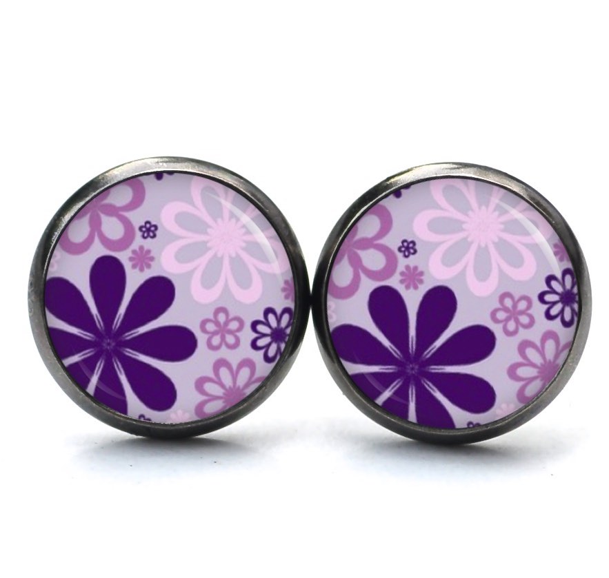 Ohrstecker, Ohrhänger, Clipse & Druckknopf – Motiv Retro Daisy Lila Rosa – Schmuck aus Edelstahl Ohrstecker, Ohrhänger, Clipse & Druckknopf – Motiv Retro Daisy Lila Rosa – Schmuck aus Edelstahl