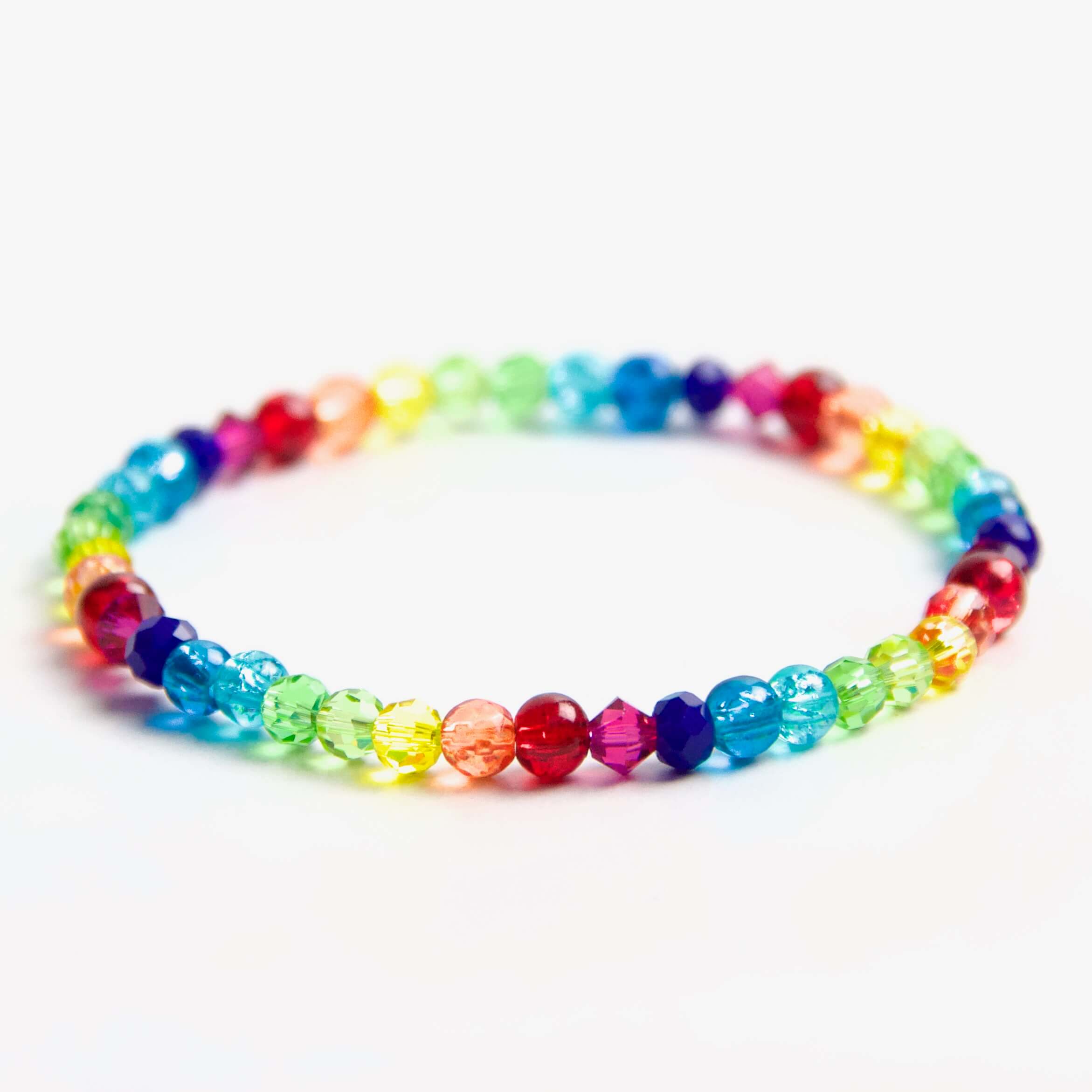 Zartes Perlenarmband in Regenbogen Farben – stabiles Gummiband Zartes Perlenarmband in Regenbogen Farben - Gummiband