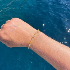 Zartes Perlenarmband mit gelben Perlen – stabiles Gummiband Zartes Perlenarmband mit gelben Perlen - stabiles Gummiband