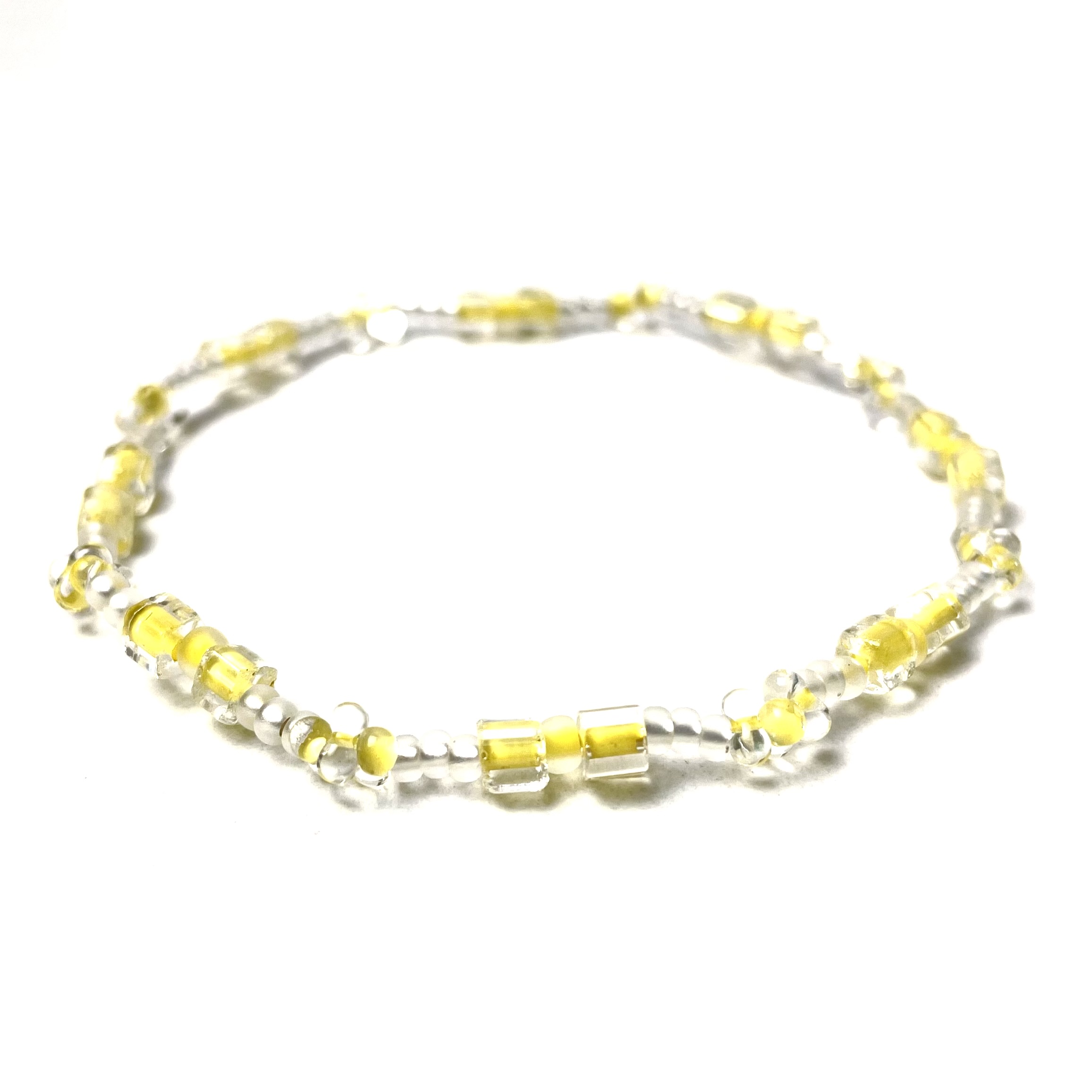 Zartes Perlenarmband mit gelben Perlen – stabiles Gummiband Zartes Perlenarmband mit gelben Perlen - Gummiband