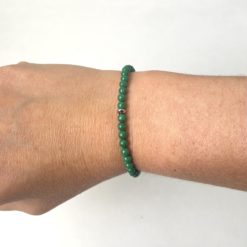 Zartes Perlenarmband mit dunkelgrünen Jade Perlen – stabiles Gummiband Zartes Perlenarmband mit dunkelgrünen Jade Perlen - stabiles Gummiband