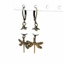 Bronzene Vintage Ohrringe Libelle mit creme weißer Glasschliffperle Bronzene Vintage Ohrringe Libelle mit creme weißer Glasschliffperle