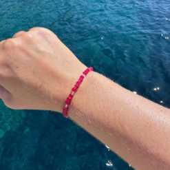 Zartes Perlenarmband mit pinken Perlen – stabiles Gummiband Zartes Perlenarmband mit pinken Perlen - stabiles Gummiband