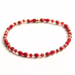 Zartes rotes Perlenarmband mit Glasschliffperlen – stabiles Gummiband Zartes rotes Perlenarmband mit Glasschliffperlen - stabiles Gummiband