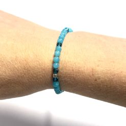 Zartes Perlenarmband mit Jade türkis Perlen – stabiles Gummiband Zartes Perlenarmband mit Jade türkis Perlen - stabiles Gummiband