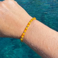 Zartes Perlenarmband mit strahlend gelben Perlen – stabiles Gummiband Zartes Perlenarmband mit strahlend gelben Perlen - stabiles Gummiband
