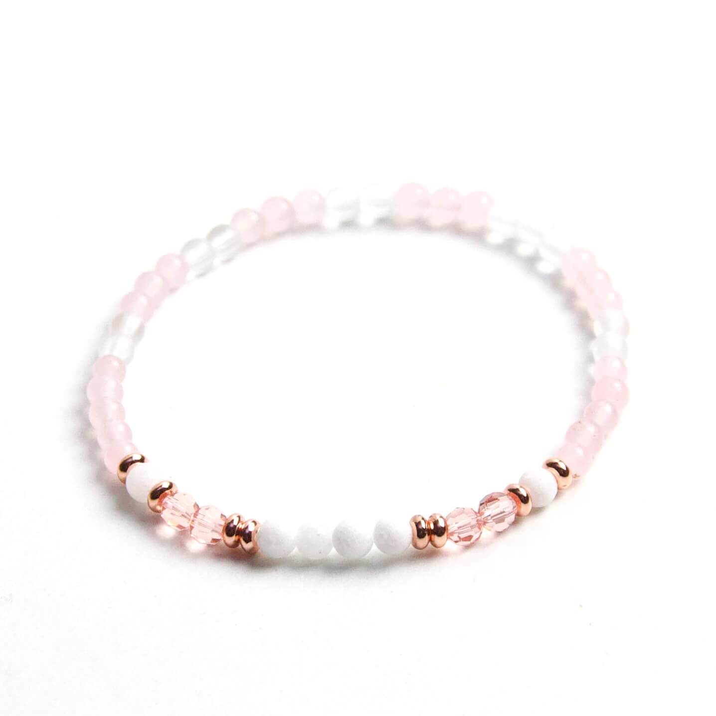 Zartes Perlenarmband mit rosa weißen Perlen – stabilem Gummiband Zartes Perlenarmband mit rosa weißen Perlen - stabilem Gummiband