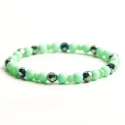 Perlen Armband blassgrün mit Glasschliffperlen – stabiles Gummiband - Handmade