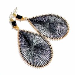 Elegante gehäkelte Edelstahl Ohrhänger in gold und schwarz