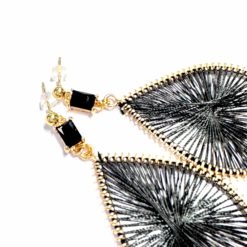 Elegante gehäkelte Edelstahl Ohrhänger in gold und schwarz