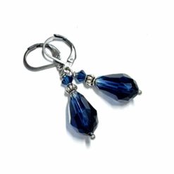 Edelstahl tropfen Ohrringe mit dunkelblauer Glasschliffperle im Vintage Stil Edelstahl tropfen Ohrringe mit dunkelblauer Glasschliffperle im Vintage Stil