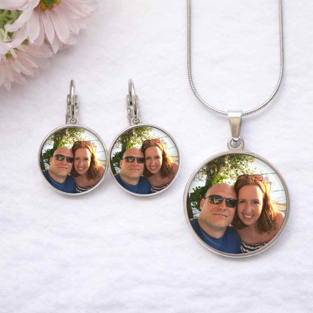Dein Foto als Schmuck – Komplett-Set (Kette & Ohrringe) Dein Foto als Schmuck – Komplett-Set (Kette & Ohrringe)