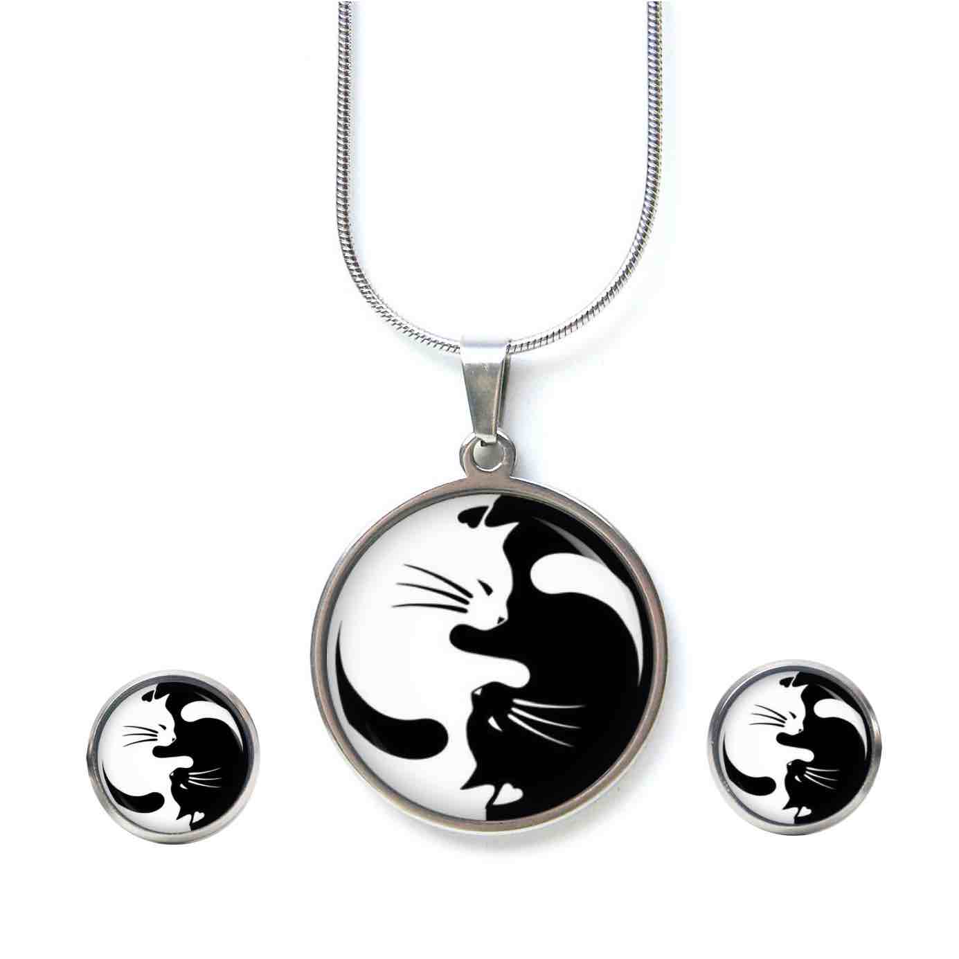 Yin Yang Katzen Schmuckset – Kette & Ohrringe mit Katze Motiv – Edelstahl Halskette und Ohrstecker –Geschenk für Katzenliebhaber Yin Yang Katzen Schmuckset – Kette & Ohrringe mit Katze Motiv – Edelstahl Halskette und Ohrstecker –Geschenk für Katzenliebhaber