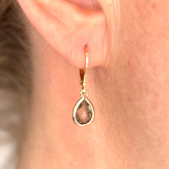 Zarte Ohrhänger Grau Gold – Zarte Edelstahl Ohrringe | Minimalistisch Handmade Just Trisha | Geschenkidee Zarte Ohrhänger Grau Gold – Zarte Edelstahl Ohrringe | Minimalistisch Handmade Just Trisha | Geschenkidee
