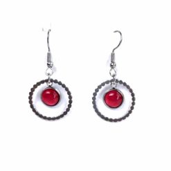 Runde Ohrhänger mit Perle Rot Edelstahl – Statement Ohrringe | Handmade Just Trisha | Geschenkidee & Wunschfarbe Runde Ohrhänger mit Perle Rot Edelstahl – Statement Ohrringe | Handmade Just Trisha | Geschenkidee & Wunschfarbe