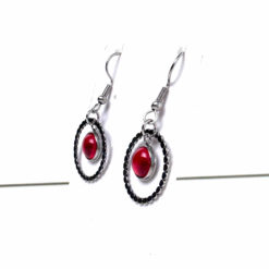 Runde Ohrhänger mit Perle Rot Edelstahl – Statement Ohrringe | Handmade Just Trisha | Geschenkidee & Wunschfarbe Runde Ohrhänger mit Perle Rot Edelstahl – Statement Ohrringe | Handmade Just Trisha | Geschenkidee & Wunschfarbe