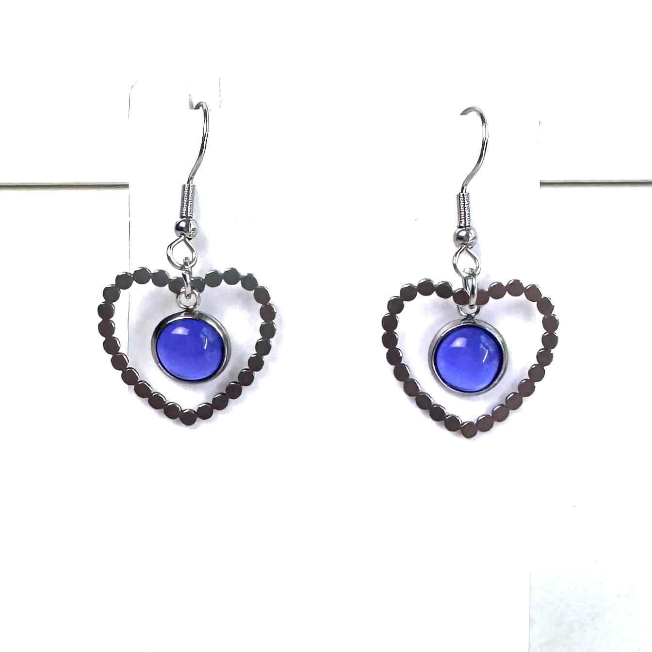 Herz Ohrhänger mit Perle Blauviolett Edelstahl – Statement Ohrringe | Handmade Just Trisha | Geschenkidee & Wunschfarbe Herz Ohrhänger mit Perle Blauviolett Edelstahl – Statement Ohrringe | Handmade Just Trisha | Geschenkidee & Wunschfarbe