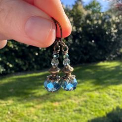 Vintage Ohrhänger Bronze Blau – Kristall Ohrringe Handmade | Boho Schmuck Just Trisha | Kleine Auflage Vintage Ohrhänger Bronze Blau - Kristall Ohrringe Handmade | Boho Schmuck Just Trisha | Kleine Auflage