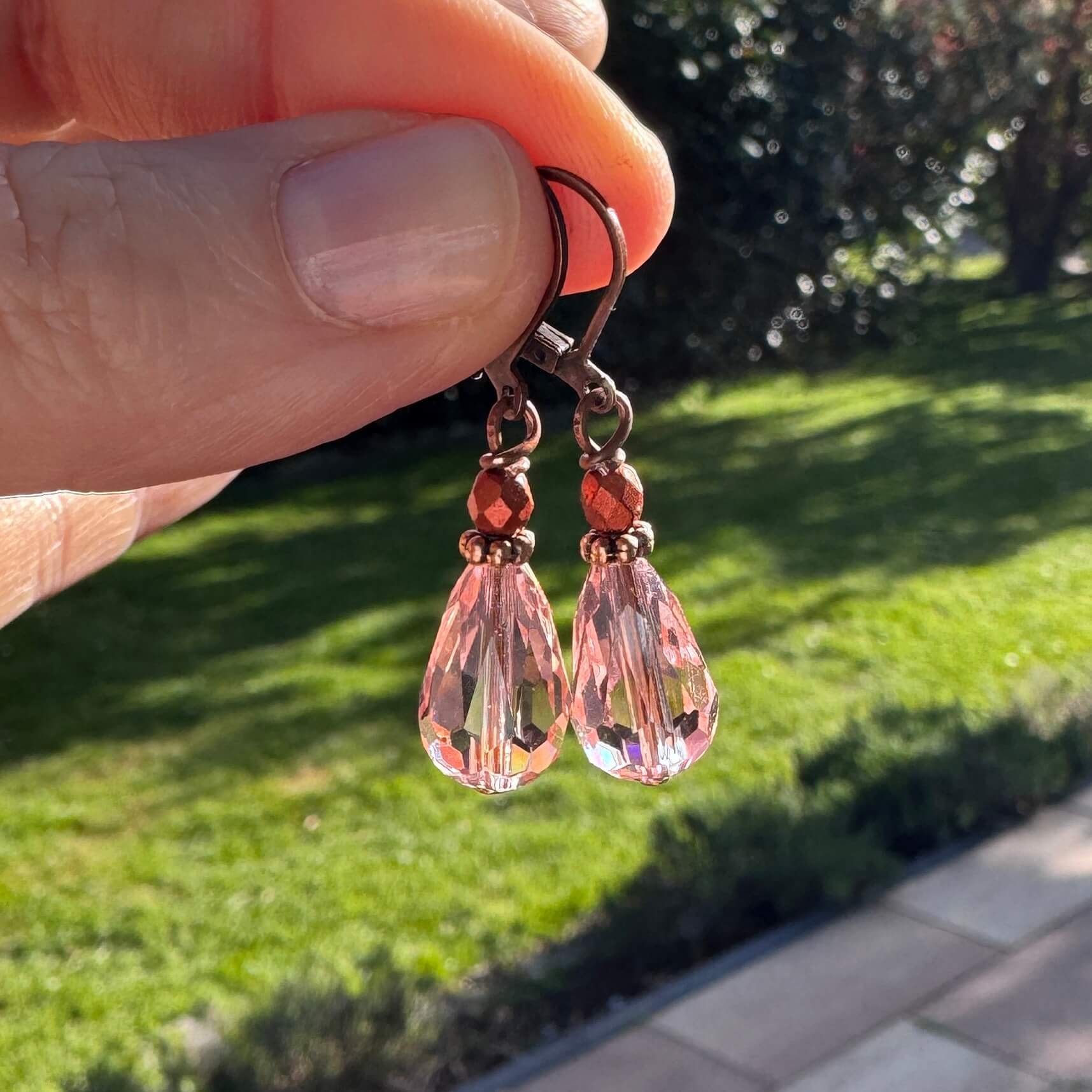 Tropfen Ohrhänger Rosé Edelstahl – Kristall Ohrringe elegant | Handmade Just Trisha | Kleine Auflage Tropfen Ohrhänger Rosé Edelstahl – Kristall Ohrringe elegant | Handmade Just Trisha | Kleine Auflage