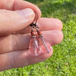 Tropfen Ohrhänger Rosé Edelstahl – Kristall Ohrringe elegant | Handmade Just Trisha | Kleine Auflage Tropfen Ohrhänger Rosé Edelstahl – Kristall Ohrringe elegant | Handmade Just Trisha | Kleine Auflage