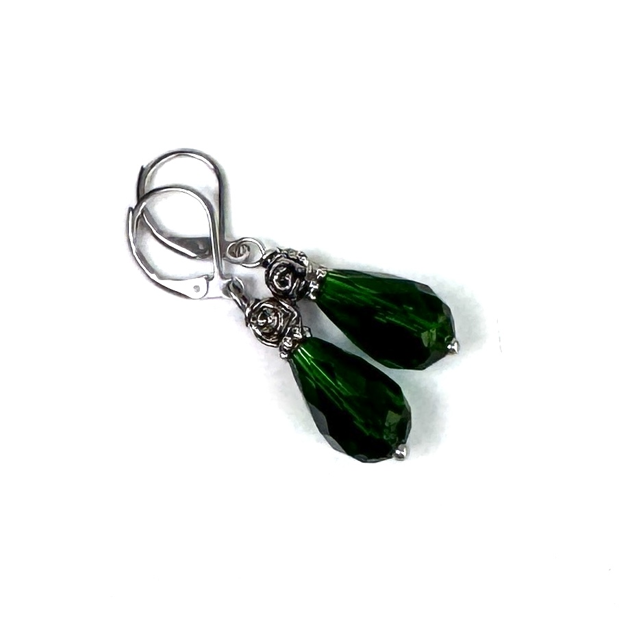 Tropfen Ohrhänger Grün Edelstahl – Kristall Ohrringe elegant | Handmade Just Trisha | Kleine Auflage Tropfen Ohrhänger Grün Edelstahl – Kristall Ohrringe elegant | Handmade Just Trisha | Kleine Auflage