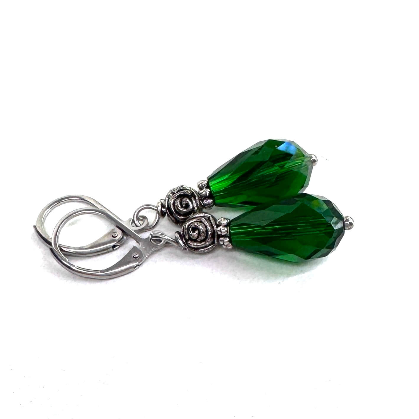 Tropfen Ohrhänger Grün Edelstahl – Kristall Ohrringe elegant | Handmade Just Trisha | Kleine Auflage Tropfen Ohrhänger Grün Edelstahl – Kristall Ohrringe elegant | Handmade Just Trisha | Kleine Auflage