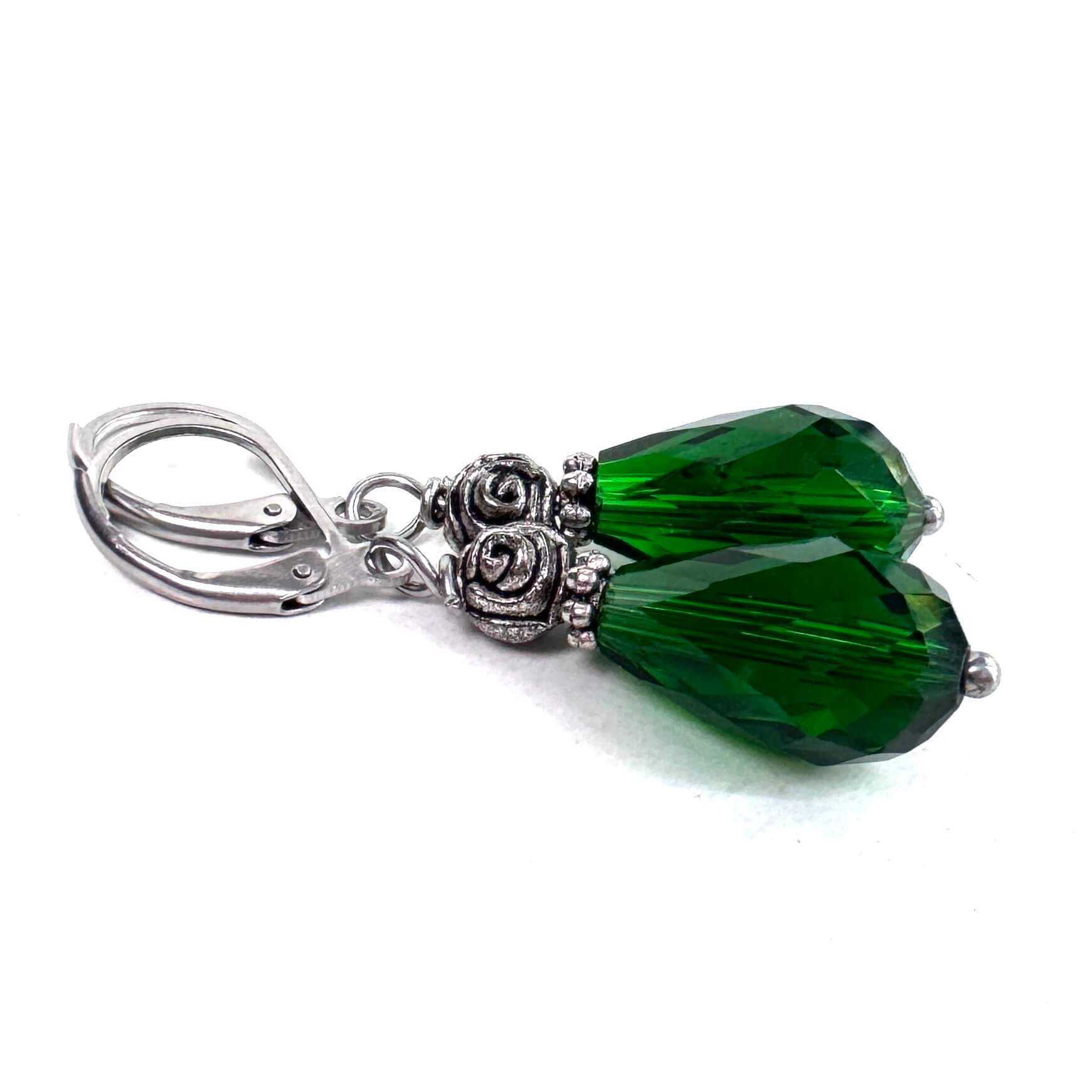 Tropfen Ohrhänger Grün Edelstahl – Kristall Ohrringe elegant | Handmade Just Trisha | Kleine Auflage Tropfen Ohrhänger Grün Edelstahl – Kristall Ohrringe elegant | Handmade Just Trisha | Kleine Auflage
