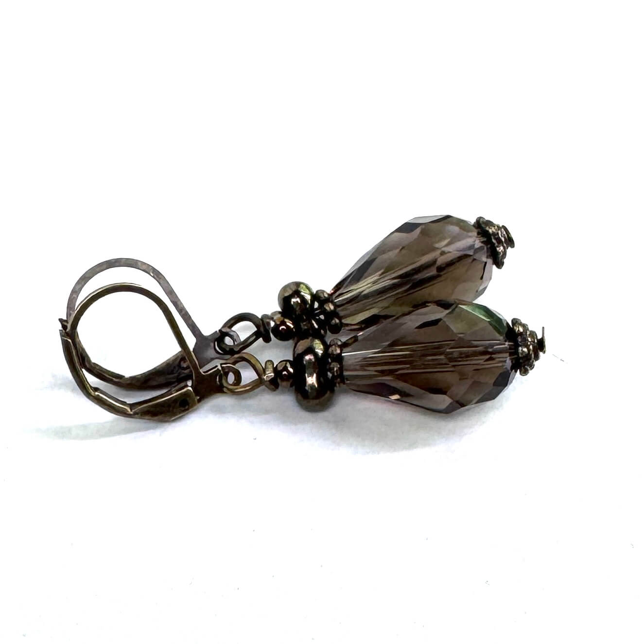 Tropfen Ohrhänger Rauchbraun Edelstahl – Kristall Ohrringe elegant | Handmade Just Trisha | Kleine Auflage Tropfen Ohrhänger Rauchbraun Edelstahl - Kristall Ohrringe elegant | Handmade Just Trisha | Kleine Auflage