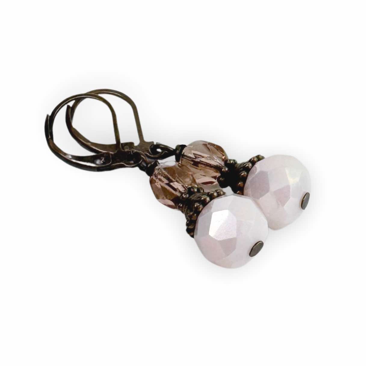 Vintage Ohrhänger Creme Bronze – Glasperlen Ohrringe elegant | Handmade Just Trisha | Kleine Auflage Vintage Ohrhänger Creme Bronze – Glasperlen Ohrringe elegant | Handmade Just Trisha | Kleine Auflage
