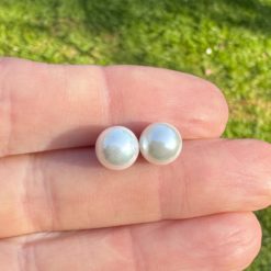 Kleine Perlen Ohrstecker Creme - Handmade Edelstahl Ohrringe | Just Trisha | Zeitloser Schmuck & Geschenkidee