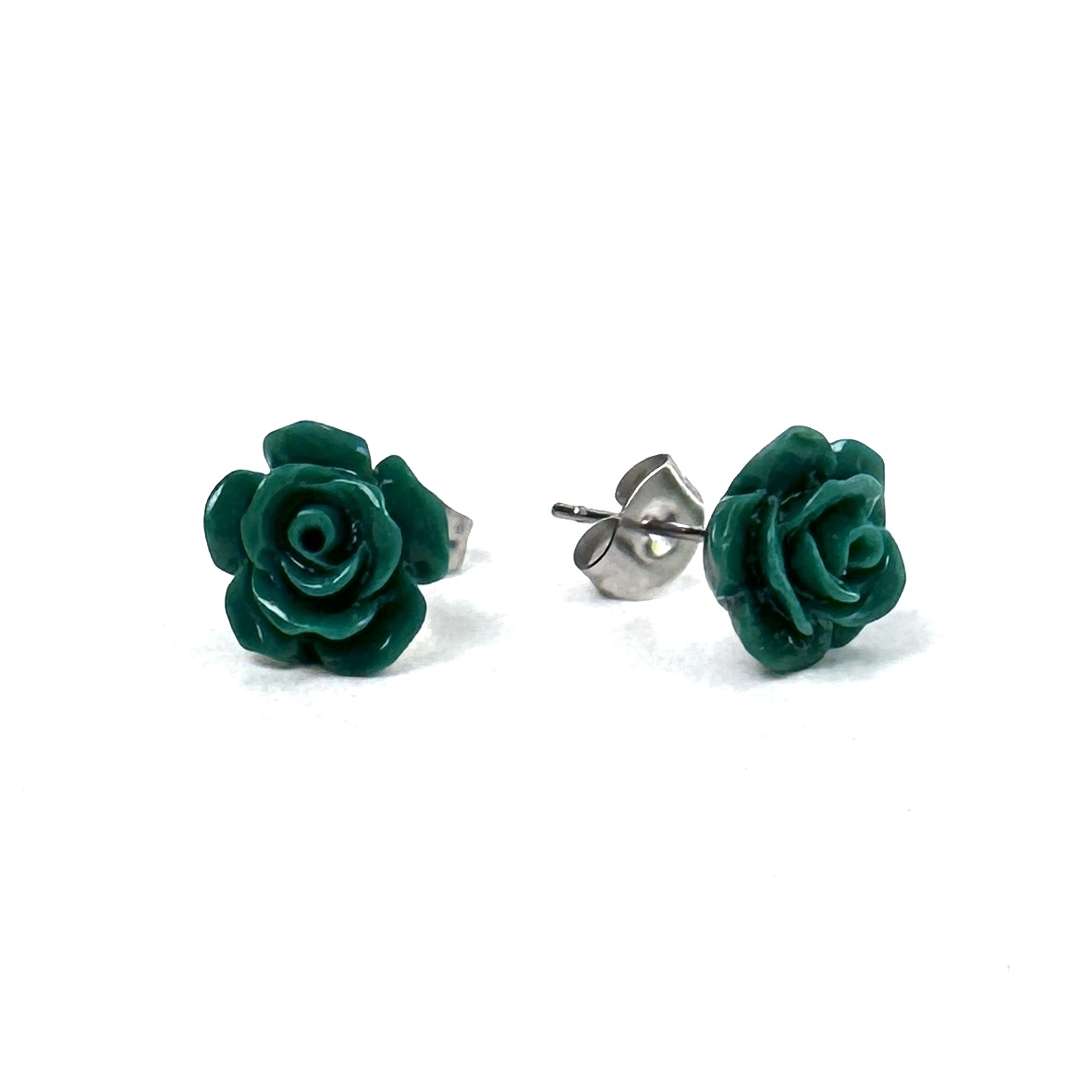 Rosen Ohrstecker Dunkelgrün – Handmade Edelstahl | Blumenohrringe von Just Trisha | Kleine Auflage Geschenkidee Rosen Ohrstecker Dunkelgrün – Handmade Edelstahl | Blumenohrringe von Just Trisha | Kleine Auflage Geschenkidee