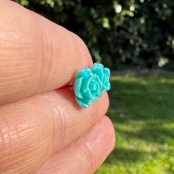 Rosen Ohrstecker Türkis – Handmade Edelstahl | Blumenohrringe von Just Trisha | Kleine Auflage Geschenkidee Rosen Ohrstecker Türkis – Handmade Edelstahl | Blumenohrringe von Just Trisha | Kleine Auflage Geschenkidee