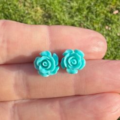 Rosen Ohrstecker Türkis – Handmade Edelstahl | Blumenohrringe von Just Trisha | Kleine Auflage Geschenkidee Rosen Ohrstecker Türkis – Handmade Edelstahl | Blumenohrringe von Just Trisha | Kleine Auflage Geschenkidee