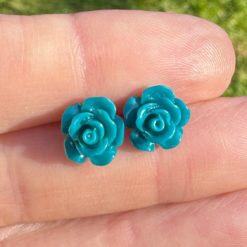 Rosen Ohrstecker Dunkelpetrol – Handmade Edelstahl | Blumenohrringe von Just Trisha | Kleine Auflage Geschenkidee Rosen Ohrstecker Dunkelpetrol – Handmade Edelstahl | Blumenohrringe von Just Trisha | Kleine Auflage Geschenkidee