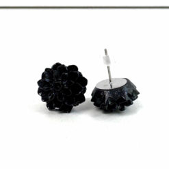 Große Chrysanthemen Ohrstecker Schwarz – Handmade Edelstahl | Blumenohrringe von Just Trisha | Kleine Auflage Geschenkidee Große Chrysanthemen Ohrstecker Schwarz – Handmade Edelstahl | Blumenohrringe von Just Trisha | Kleine Auflage Geschenkidee