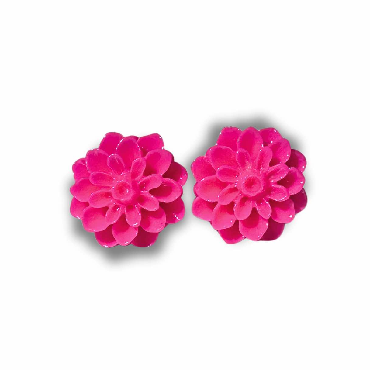 Große Chrysanthemen Ohrstecker Pink – Handmade Edelstahl | Blumenohrringe von Just Trisha | Kleine Auflage Geschenkidee Große Chrysanthemen Ohrstecker Pink - Handmade Edelstahl | Blumenohrringe von Just Trisha | Kleine Auflage Geschenkidee