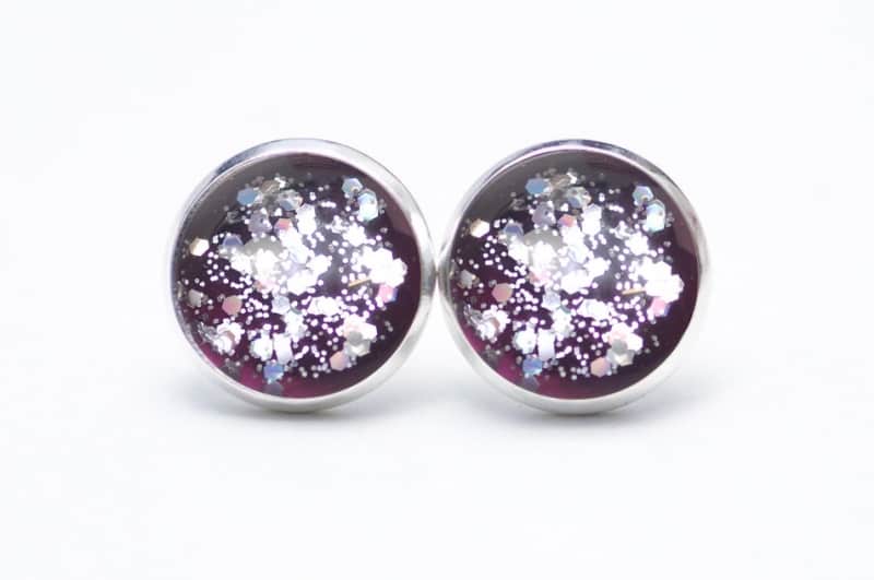 Ohrstecker, Ohrhänger, Clipse & Druckknopf – handbemalt violett mit silber Glitzer – Schmuck aus Edelstahl Ohrstecker, Ohrhänger, Clipse & Druckknopf – handbemalt violett mit silber Glitzer – Schmuck aus Edelstahl