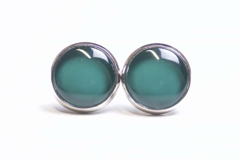 Ohrstecker, Ohrhänger, Clipse & Druckknopf – handbemalt Tannengrün – Schmuck aus Edelstahl Ohrstecker, Ohrhänger, Clipse & Druckknopf – handbemalt Tannengrün – Schmuck aus Edelstahl