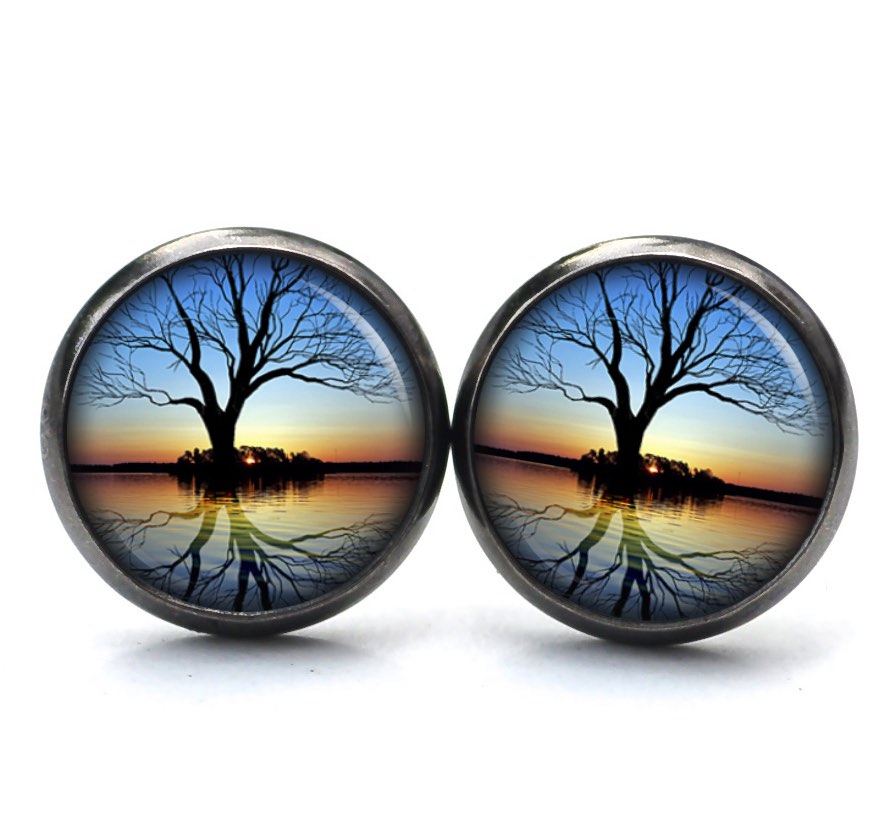 Ohrstecker, Ohrhänger, Clipse & Druckknopf – Motiv Baum bei Sonnenaufgang – Schmuck aus Edelstahl Ohrstecker, Ohrhänger, Clipse & Druckknopf – Motiv Baum bei Sonnenaufgang – Schmuck aus Edelstahl
