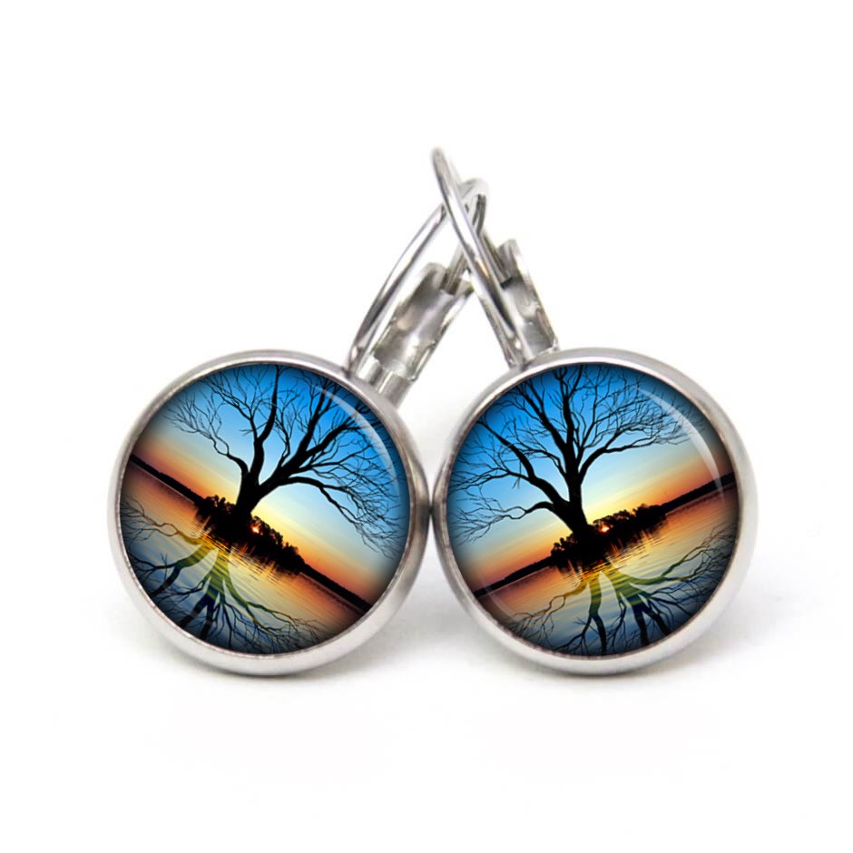 Ohrstecker, Ohrhänger, Clipse & Druckknopf – Motiv Baum bei Sonnenaufgang – Schmuck aus Edelstahl Ohrstecker, Ohrhänger, Clipse & Druckknopf – Motiv Baum bei Sonnenaufgang – Schmuck aus Edelstahl