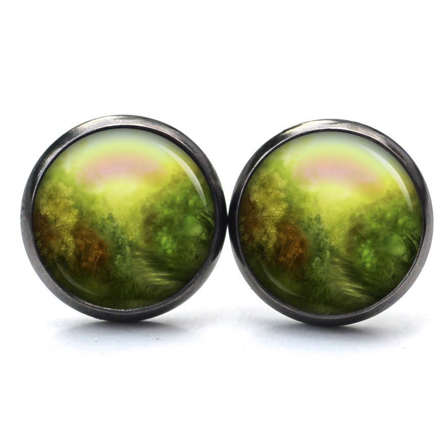 Ohrstecker, Ohrhänger, Clipse & Druckknopf – Motiv grüner mystischer Wald – Schmuck aus Edelstahl Ohrstecker, Ohrhänger, Clipse & Druckknopf – Motiv grüner mystischer Wald – Schmuck aus Edelstahl