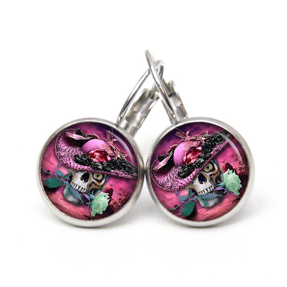 Ohrstecker, Ohrhänger, Clipse & Druckknopf – Motiv Totenkopf mit rosa Hut – Schmuck aus Edelstahl Ohrstecker, Ohrhänger, Clipse & Druckknopf – Motiv Totenkopf mit rosa Hut – Schmuck aus Edelstahl