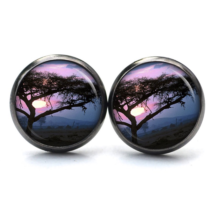Ohrstecker, Ohrhänger, Clipse & Druckknopf – Motiv Afrika Baum Sonnenaufgang lila blau – Schmuck aus Edelstahl Ohrstecker, Ohrhänger, Clipse & Druckknopf – Motiv Afrika Baum Sonnenaufgang lila blau – Schmuck aus Edelstahl