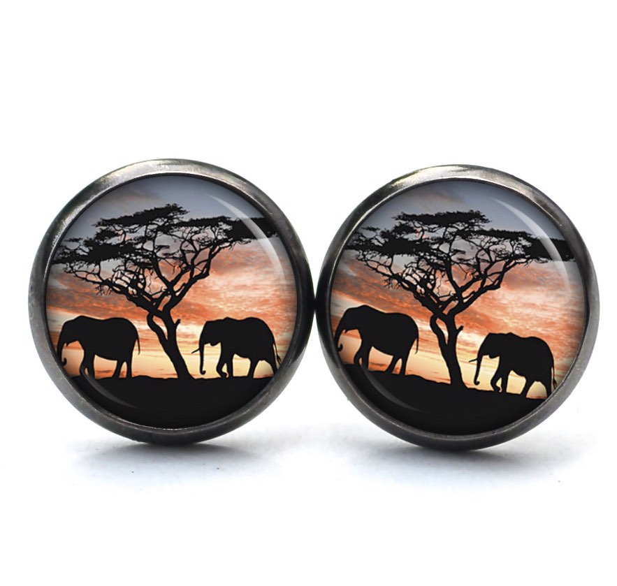 Ohrstecker, Ohrhänger, Clipse & Druckknopf – Motiv Elefanten am Abend – Schmuck aus Edelstahl Ohrstecker, Ohrhänger, Clipse & Druckknopf – Motiv Elefanten am Abend – Schmuck aus Edelstahl