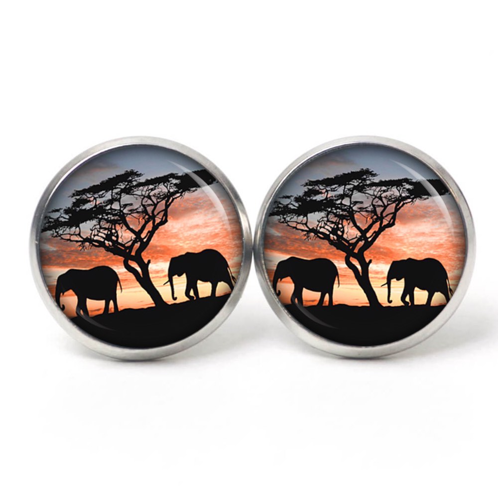 Ohrstecker, Ohrhänger, Clipse & Druckknopf – Motiv Elefanten am Abend – Schmuck aus Edelstahl Ohrstecker, Ohrhänger, Clipse & Druckknopf – Motiv Elefanten am Abend – Schmuck aus Edelstahl