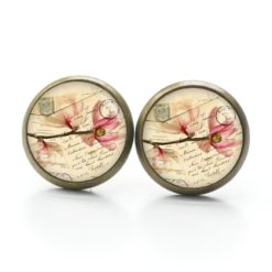 Du hast hier die Wahl ob du das Motiv als Druckknopf, Ohrstecker, Ohrhänger oder Clipse haben möchtest. Versandkostenfrei.