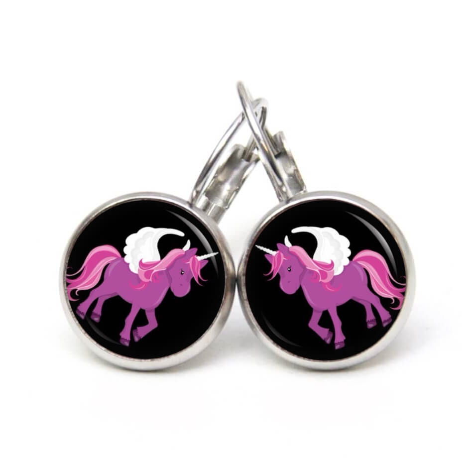 Ohrstecker, Ohrhänger, Clipse & Druckknopf – Motiv lila Einhorn Fantasie Welt – Schmuck aus Edelstahl Ohrstecker, Ohrhänger, Clipse & Druckknopf – Motiv lila Einhorn Fantasie Welt – Schmuck aus Edelstahl