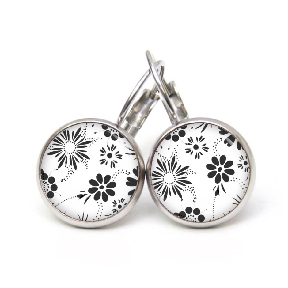 Ohrstecker, Ohrhänger, Clipse & Druckknopf – Motiv zarte Blumen in schwarz und weiß – Schmuck aus Edelstahl Ohrstecker, Ohrhänger, Clipse & Druckknopf – Motiv zarte Blumen in schwarz und weiß – Schmuck aus Edelstahl